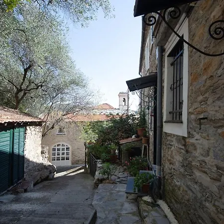 Rustic With Garden And Whirlpool Praelo