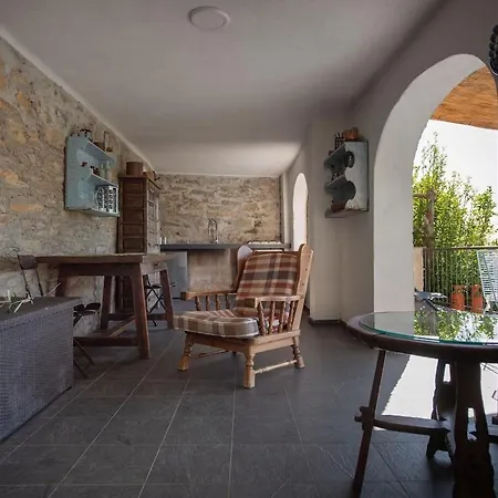 Rustic With Garden And Whirlpool *